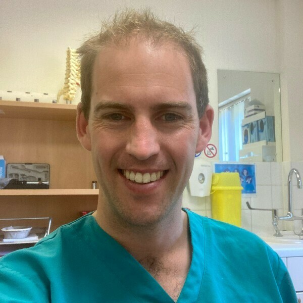 Dr Iain Tennant